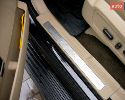 Черный Линкольн Навигатор, объемом двигателя 3.5 л и пробегом 153 тыс. км за 25600 $, фото 57 на Automoto.ua