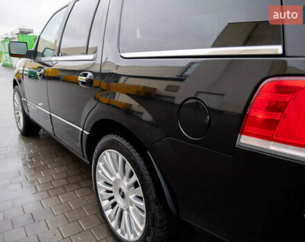 Черный Линкольн Навигатор, объемом двигателя 3.5 л и пробегом 153 тыс. км за 25600 $, фото 5 на Automoto.ua
