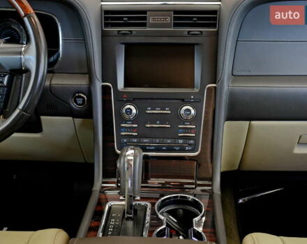 Черный Линкольн Навигатор, объемом двигателя 0 л и пробегом 38 тыс. км за 22900 $, фото 33 на Automoto.ua