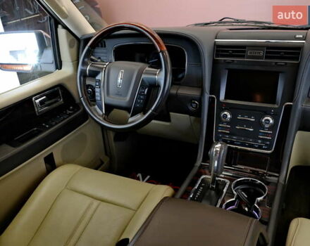 Черный Линкольн Навигатор, объемом двигателя 0 л и пробегом 38 тыс. км за 22900 $, фото 36 на Automoto.ua