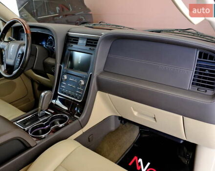 Черный Линкольн Навигатор, объемом двигателя 0 л и пробегом 38 тыс. км за 22900 $, фото 29 на Automoto.ua