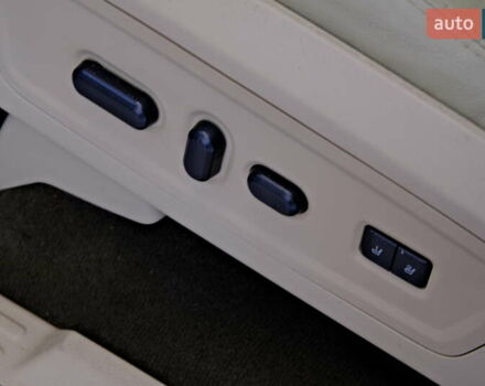 Черный Линкольн Навигатор, объемом двигателя 0 л и пробегом 38 тыс. км за 22900 $, фото 37 на Automoto.ua