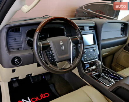 Черный Линкольн Навигатор, объемом двигателя 0 л и пробегом 38 тыс. км за 22900 $, фото 25 на Automoto.ua