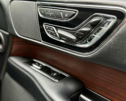 Черный Линкольн Навигатор, объемом двигателя 3.5 л и пробегом 146 тыс. км за 49000 $, фото 7 на Automoto.ua