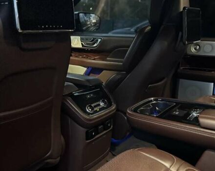 Черный Линкольн Навигатор, объемом двигателя 3.5 л и пробегом 121 тыс. км за 58000 $, фото 43 на Automoto.ua