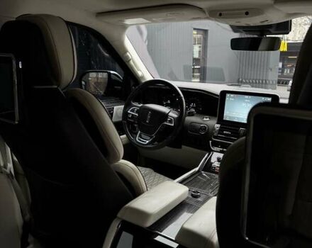 Черный Линкольн Навигатор, объемом двигателя 3.5 л и пробегом 145 тыс. км за 55000 $, фото 14 на Automoto.ua