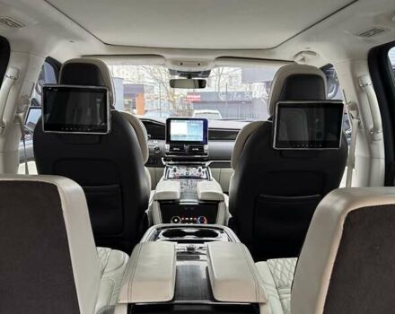 Черный Линкольн Навигатор, объемом двигателя 3.5 л и пробегом 145 тыс. км за 55000 $, фото 16 на Automoto.ua