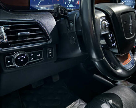 Черный Линкольн Навигатор, объемом двигателя 3.5 л и пробегом 146 тыс. км за 49000 $, фото 39 на Automoto.ua