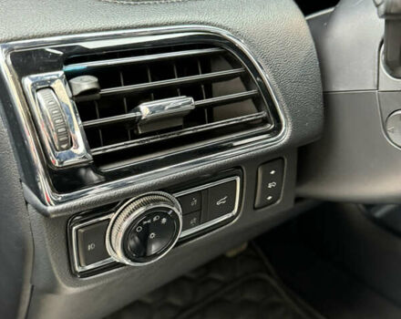 Черный Линкольн Навигатор, объемом двигателя 3.5 л и пробегом 146 тыс. км за 49000 $, фото 4 на Automoto.ua