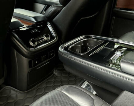 Черный Линкольн Навигатор, объемом двигателя 3.5 л и пробегом 146 тыс. км за 49000 $, фото 43 на Automoto.ua