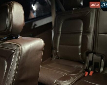 Черный Линкольн Навигатор, объемом двигателя 3.5 л и пробегом 121 тыс. км за 58000 $, фото 49 на Automoto.ua