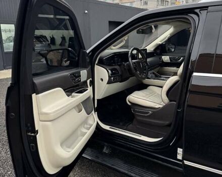 Черный Линкольн Навигатор, объемом двигателя 3.5 л и пробегом 145 тыс. км за 55000 $, фото 19 на Automoto.ua