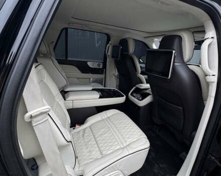 Черный Линкольн Навигатор, объемом двигателя 3.5 л и пробегом 145 тыс. км за 55000 $, фото 13 на Automoto.ua