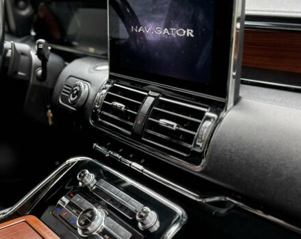 Черный Линкольн Навигатор, объемом двигателя 3.5 л и пробегом 146 тыс. км за 49000 $, фото 31 на Automoto.ua