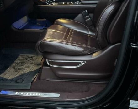 Черный Линкольн Навигатор, объемом двигателя 3.5 л и пробегом 121 тыс. км за 58000 $, фото 28 на Automoto.ua