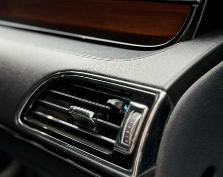 Черный Линкольн Навигатор, объемом двигателя 3.5 л и пробегом 146 тыс. км за 49000 $, фото 27 на Automoto.ua