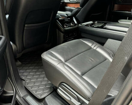 Черный Линкольн Навигатор, объемом двигателя 3.5 л и пробегом 146 тыс. км за 49000 $, фото 44 на Automoto.ua