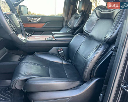 Чорний Лінкольн Navigator, об'ємом двигуна 3.5 л та пробігом 65 тис. км за 46600 $, фото 14 на Automoto.ua