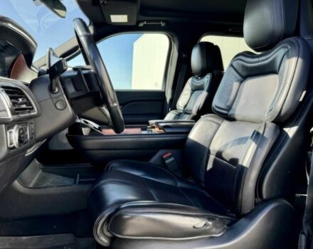 Черный Линкольн Навигатор, объемом двигателя 3.5 л и пробегом 38 тыс. км за 13000 $, фото 9 на Automoto.ua