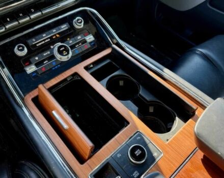 Черный Линкольн Навигатор, объемом двигателя 3.5 л и пробегом 38 тыс. км за 13000 $, фото 11 на Automoto.ua