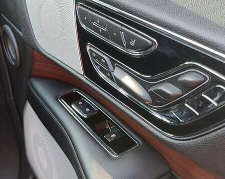 Черный Линкольн Навигатор, объемом двигателя 3.5 л и пробегом 73 тыс. км за 47500 $, фото 10 на Automoto.ua