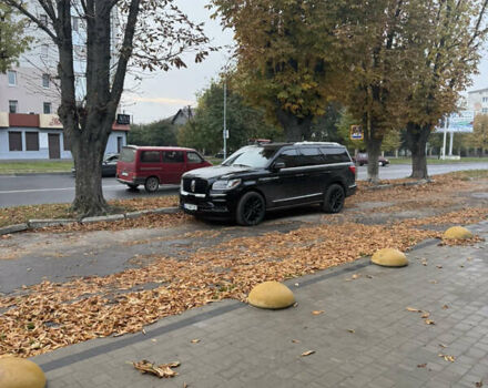 Черный Линкольн Навигатор, объемом двигателя 3.5 л и пробегом 73 тыс. км за 47500 $, фото 1 на Automoto.ua