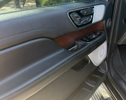 Черный Линкольн Навигатор, объемом двигателя 3.5 л и пробегом 73 тыс. км за 47500 $, фото 27 на Automoto.ua