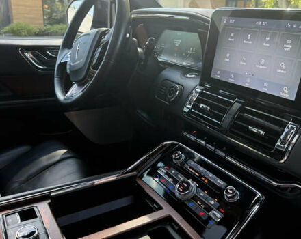 Черный Линкольн Навигатор, объемом двигателя 3.5 л и пробегом 73 тыс. км за 47500 $, фото 22 на Automoto.ua