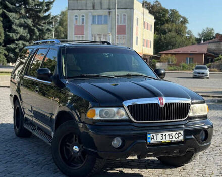 Чорний Лінкольн Navigator, об'ємом двигуна 5.4 л та пробігом 333 тис. км за 9500 $, фото 1 на Automoto.ua