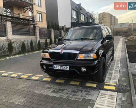 Черный Линкольн Навигатор, объемом двигателя 5.4 л и пробегом 180 тыс. км за 10500 $, фото 1 на Automoto.ua