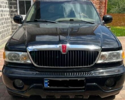 Черный Линкольн Навигатор, объемом двигателя 0 л и пробегом 184 тыс. км за 11800 $, фото 1 на Automoto.ua