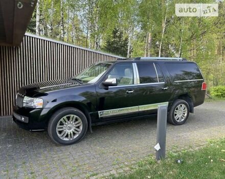 Чорний Лінкольн Navigator, об'ємом двигуна 5.41 л та пробігом 160 тис. км за 13500 $, фото 1 на Automoto.ua