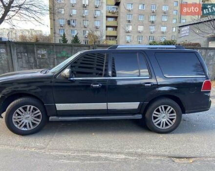 Черный Линкольн Навигатор, объемом двигателя 5.4 л и пробегом 302 тыс. км за 15000 $, фото 1 на Automoto.ua