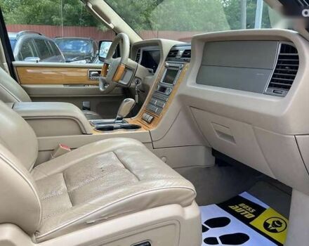 Лінкольн Navigator, об'ємом двигуна 5.4 л та пробігом 190 тис. км за 22500 $, фото 24 на Automoto.ua