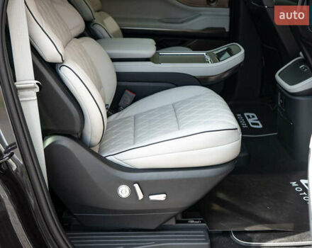 Линкольн Навигатор, объемом двигателя 3.5 л и пробегом 1 тыс. км за 196000 $, фото 49 на Automoto.ua