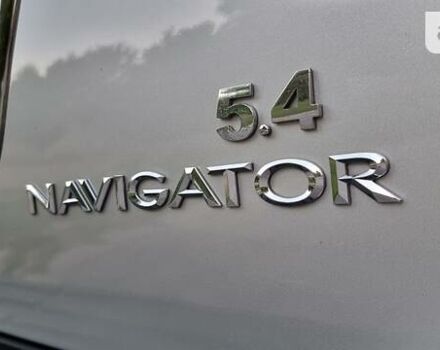 Сірий Лінкольн Navigator, об'ємом двигуна 5.4 л та пробігом 232 тис. км за 14000 $, фото 54 на Automoto.ua
