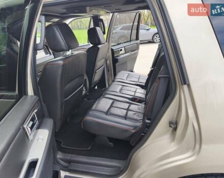 Сірий Лінкольн Navigator, об'ємом двигуна 5.41 л та пробігом 283 тис. км за 17000 $, фото 11 на Automoto.ua