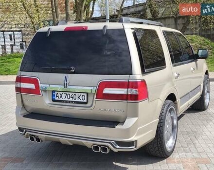 Сірий Лінкольн Navigator, об'ємом двигуна 5.41 л та пробігом 283 тис. км за 17000 $, фото 3 на Automoto.ua
