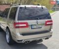 Сірий Лінкольн Navigator, об'ємом двигуна 5.41 л та пробігом 283 тис. км за 17000 $, фото 2 на Automoto.ua