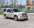Сірий Лінкольн Navigator, об'ємом двигуна 5.41 л та пробігом 283 тис. км за 17000 $, фото 1 на Automoto.ua