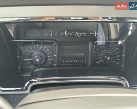 Сірий Лінкольн Navigator, об'ємом двигуна 5.41 л та пробігом 283 тис. км за 17000 $, фото 13 на Automoto.ua