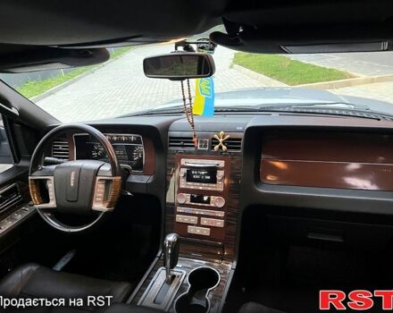 Сірий Лінкольн Navigator, об'ємом двигуна 5.4 л та пробігом 250 тис. км за 18000 $, фото 10 на Automoto.ua