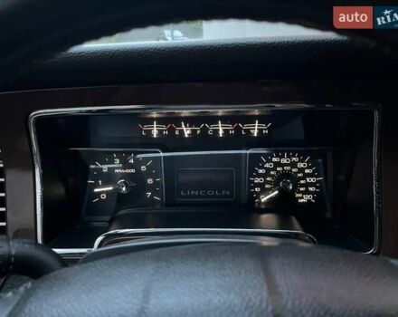 Сірий Лінкольн Navigator, об'ємом двигуна 5.41 л та пробігом 308 тис. км за 18500 $, фото 12 на Automoto.ua