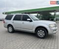 Сірий Лінкольн Navigator, об'ємом двигуна 5.41 л та пробігом 308 тис. км за 18500 $, фото 4 на Automoto.ua