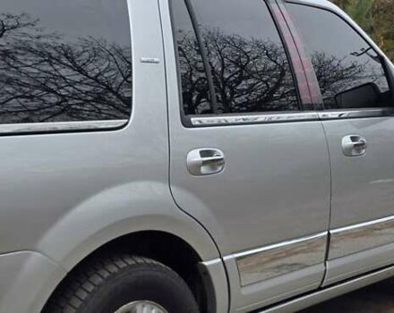 Сірий Лінкольн Navigator, об'ємом двигуна 5.4 л та пробігом 192 тис. км за 19800 $, фото 18 на Automoto.ua