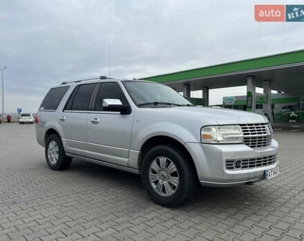 Сірий Лінкольн Navigator, об'ємом двигуна 5.41 л та пробігом 308 тис. км за 18500 $, фото 3 на Automoto.ua