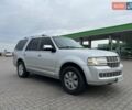 Сірий Лінкольн Navigator, об'ємом двигуна 5.41 л та пробігом 308 тис. км за 18500 $, фото 3 на Automoto.ua