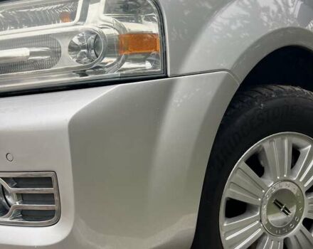 Сірий Лінкольн Navigator, об'ємом двигуна 5.4 л та пробігом 192 тис. км за 19800 $, фото 13 на Automoto.ua