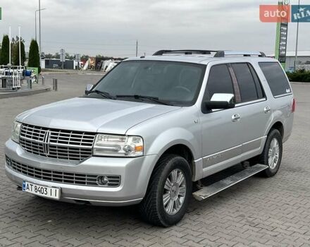 Сірий Лінкольн Navigator, об'ємом двигуна 5.41 л та пробігом 308 тис. км за 18500 $, фото 2 на Automoto.ua