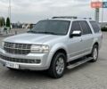 Сірий Лінкольн Navigator, об'ємом двигуна 5.41 л та пробігом 308 тис. км за 18500 $, фото 1 на Automoto.ua